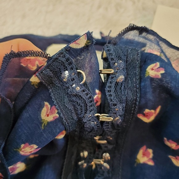 New With Tags! Fanco Large Floral Off The Shoulder Cropped Top - Picture 8 of 8